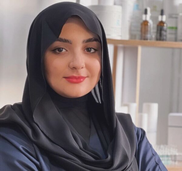 یگانه سادات ترابی مدیر سالن زیبایی ماوا